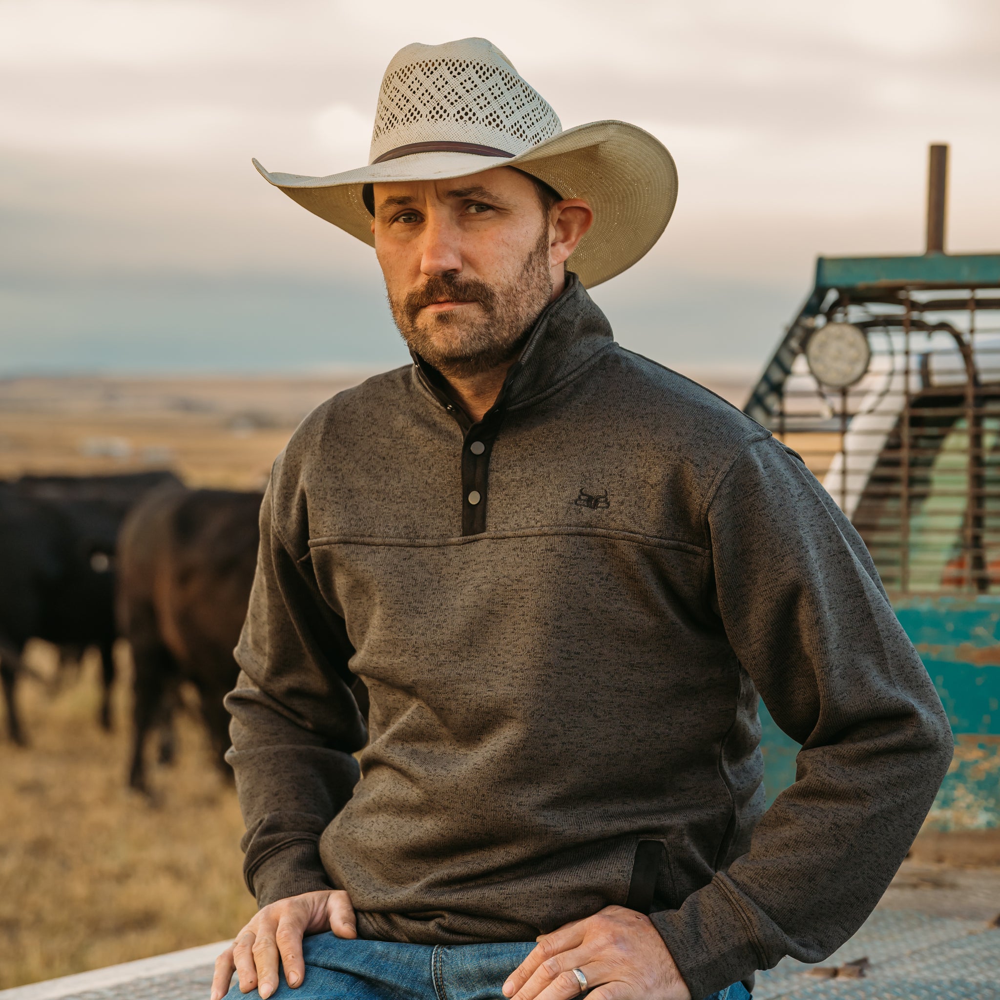 Summit- Charcoal Men’s 1/4 Snap